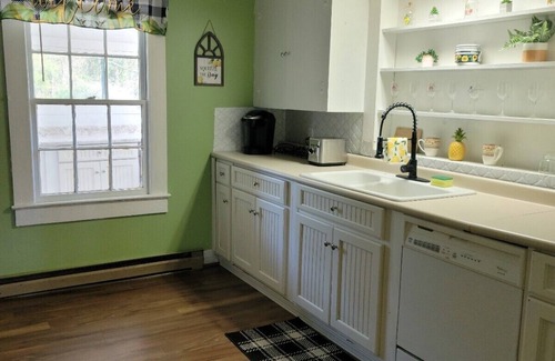 Walnut Cove Casa | Cozy 3BR-near Hanging Rock, Chateau Vie, Meadows, Friends wedding venues