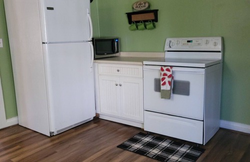 Walnut Cove Casa | Cozy 3BR-near Hanging Rock, Chateau Vie, Meadows, Friends wedding venues