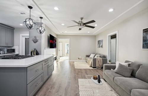 Valley Glen Casa | Cozy 3BR Oasis w/Pool in NoHo
