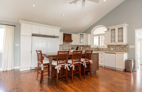 Barrie Casa | Cozy 3BR Retreat Near Centennial Beach
