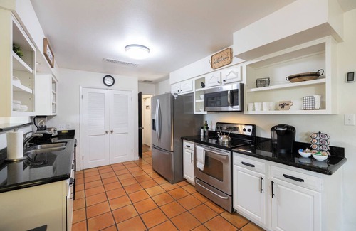 Cavalier Vista Casa | Cozy 3BR Scottsdale Home w/ Fire-Pit & Ping-Pong