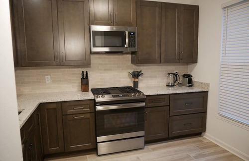 Potomac Falls Casa | Cozy 3BR townhome with parking near Dulles Airport