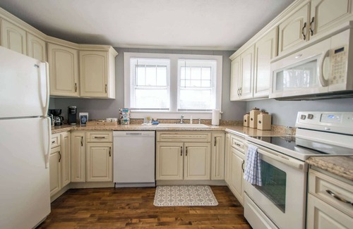 East Flat Rock Casa | Cozy 3BR w/ Free Attraction Tix | 6 Mins to Town