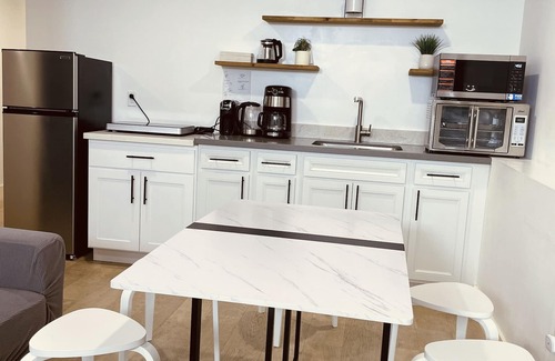 Silver Terrace Casa | COZY 3Br2Ba and a living room with Sunny patio