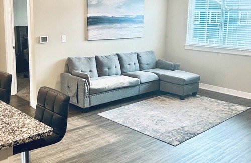 Sterling Heights Apartamento | Cozy 3rd floor entire luxury apartment.