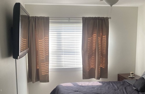 Woodlawn Casa | Cozy 4 BdRm 6 Bd House near Hyde Park!
