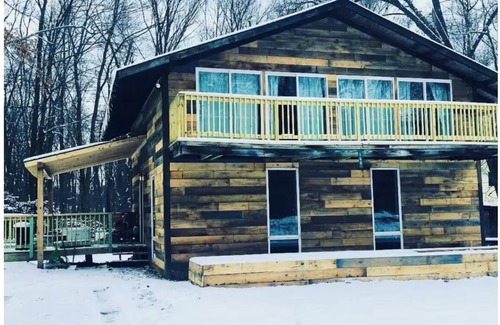 Champion Cabina | Cozy 4-bedroom cabin in 7 springs w/ hot tub for winter and pool in summer