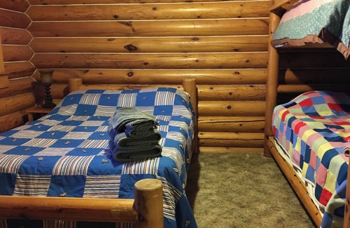 Rolette County Cabina | Cozy 4-bedroom cabin near Saint John, ND with WiFi and beautiful lake views. n
