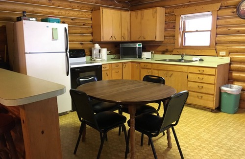 Rolette County Cabina | Cozy 4-bedroom cabin near Saint John, ND with WiFi and beautiful lake views. n