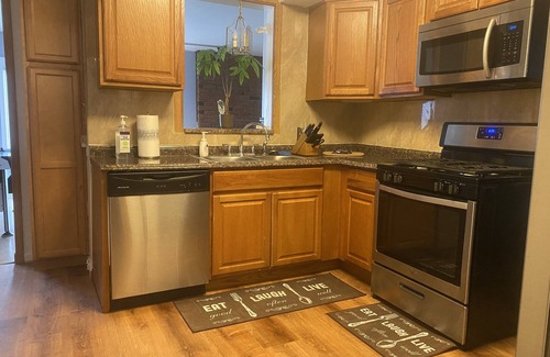 Detroit Casa | Cozy 4 Bedroom Colonial