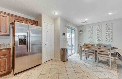 Silverado Ranch Casa | Cozy 4 Bedroom Home 10 mins to Strip Outdoor Oasis