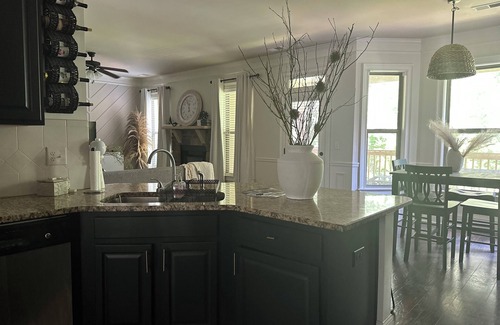 Fairburn Casa | Cozy 4-bedroom house in superb South Fulton with lake views