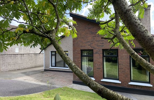 Blarney Casa | Cozy 4 bedroom House in Iconic village of Blarney .Cork City, 8km