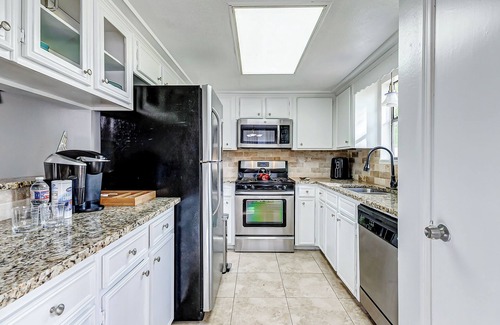 Grogan's Mill Casa | Cozy 4-bedroom house in The Woodlands TX. Check it out for yourself!