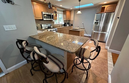 Teaneck Casa | Cozy 4-bedroom house in welcoming Teaneck with WiFi, AC