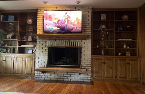 Flossmoor Casa | Cozy 4 Bedroom House surrounded by Country Clubs & Golf Courses.