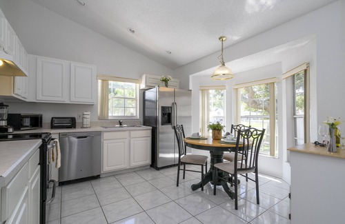 Indian Point Casa | Cozy 4-bedroom house / Near Disney with BBQ Grill & Pool