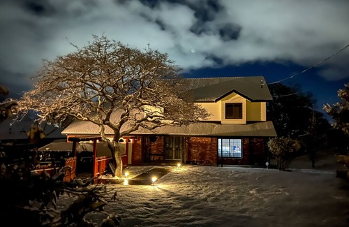 Golden Hills Casa | Cozy 4-bedroom house in charming Tehachapi with WiFi, AC