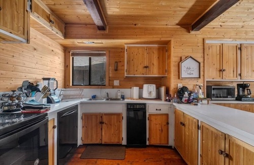 Alta Sierra Cabina | Cozy 4-bedroom cabin in awesome Wofford Heights with WiFi