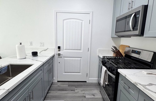 Callender Apartamento | Cozy 450sqft ADU in charming Guadalupe 4 minutes from the beach, Full kitchen.