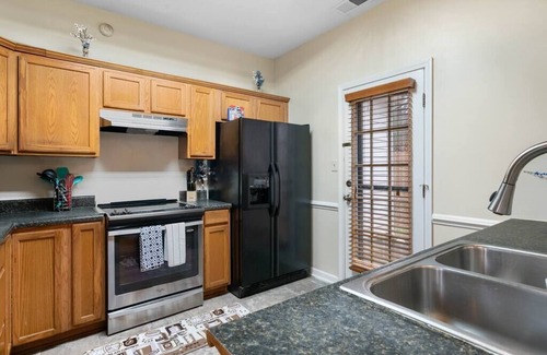 Prosperity Church Road Casa | Cozy 4B/2.5B University Home King Beds Jacuzzi