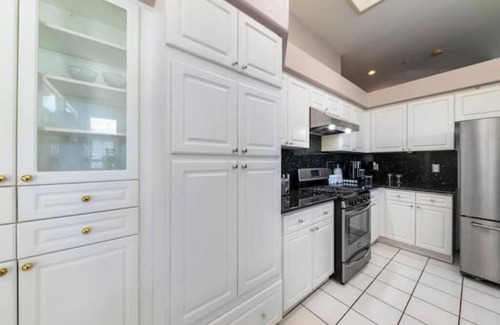 Redlands Casa | Cozy 4bd Villa by Hospital