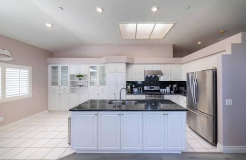 Redlands Casa | Cozy 4bd Villa by Hospital