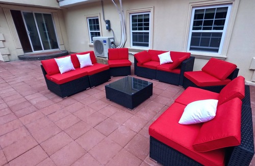 Greentown Casa | Cozy 4bd with the gym, sauna, hot tube seasonal pool