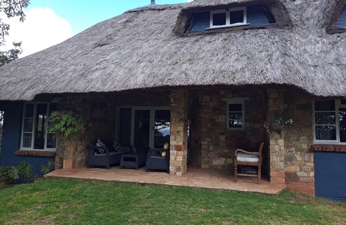Chimanimani Cabaña | Cozy 4Bedroom Cottage with Rustic-Modern Twist, Fireplace, 2.5km nr Bridal falls