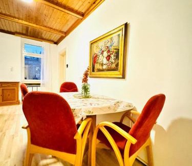 Grinzing Apartamento | Cozy 4BR Apt for up to 12P 10-Min to FAC Platz