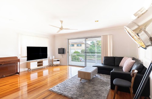 Upper Mount Gravatt Cabaña | Cozy 4BR Family Cottage Near Westfield - 39
