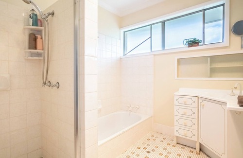 Upper Mount Gravatt Cabaña | Cozy 4BR Family Cottage Near Westfield - 39