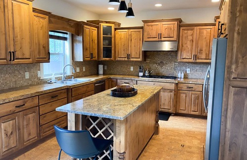 Redmond Casa | Cozy, 5-bedroom, Central Oregon home; 5 minutes to downtown