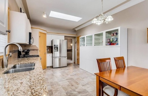 Airdrie Casa | Cozy 5-bedroom house, Near banff, 15 min to YYC airport