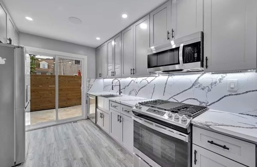 Newbold Casa | Cozy 5BR Home, City Center, Live! Casino, Hot tub with city View