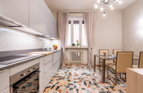 Parma City Centre Apartamento | BOOK NOW! Apt x4 a 1 min walk from Duomo of Parma