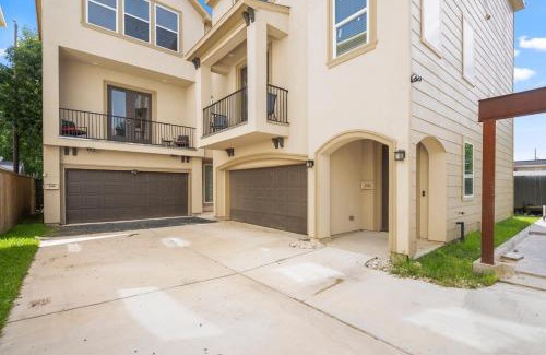 Riverside Terrace Casa | Cozy 6BR Home near MedCtr, NRG Stadium, with Fast Wi-Fi
