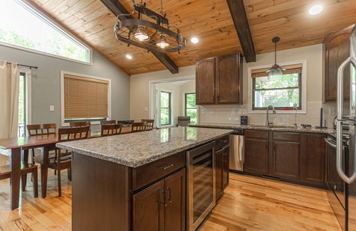 Lake Harmony Estates Chalet De Esquí | Cozy 7 Bedroom Chalet with Beach Access ~ Lots Of Outdoor Entertainment!