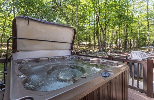 Lake Harmony Estates Chalet De Esquí | Cozy 7 Bedroom Chalet with Beach Access ~ Lots Of Outdoor Entertainment!