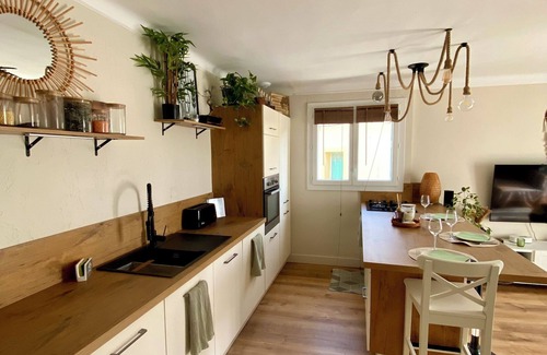 Entraigues-sur-la-Sorgue Apartamento | Cozy Apartment in the Heart of a Provençal Village – 2 Bedrooms + Balcony
