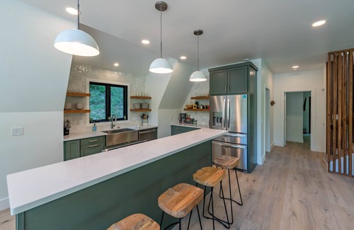 Vilas Cabina | Cozy A-Frame Cabin - In-Deck Hot Tub - near Boone