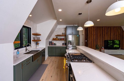 Vilas Cabina | Cozy A-Frame Cabin - In-Deck Hot Tub - near Boone