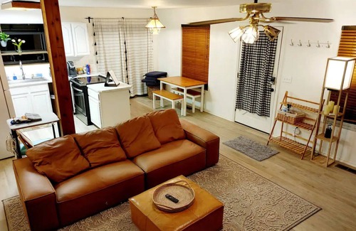 Willow Creek Cabina | Cozy A Frame Cabin Spa Retreat