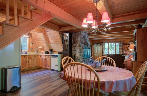 Alton Bay Casa | Cozy A-frame Cabin- Walk to Hills pond/Sunset lake- 20 mins to gunstock