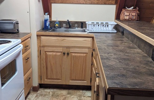 Woodsville Cabina | Cozy A-frame chalet with 9 AM check-in & 6 PM check-out!
