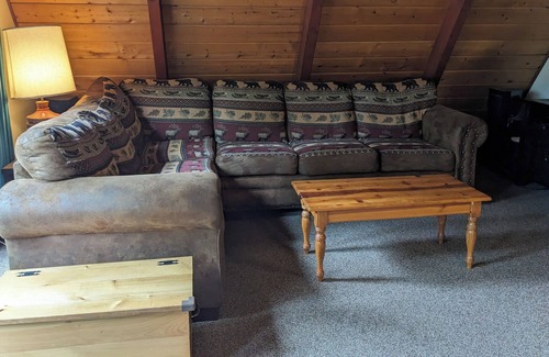 Woodsville Cabina | Cozy A-frame chalet with 9 AM check-in & 6 PM check-out!