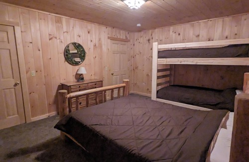 Woodsville Cabina | Cozy A-frame chalet with 9 AM check-in & 6 PM check-out!