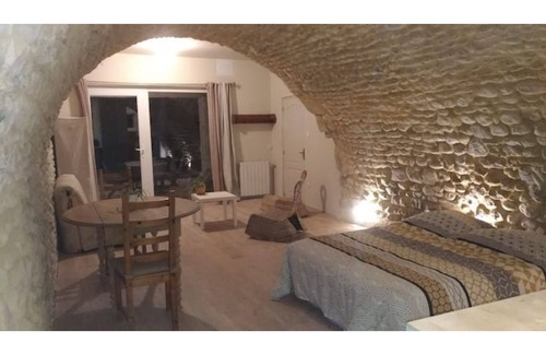 La Begude-de-Mazenc Apartamento | Cozy accommodation with beautiful stone vault, 30m2