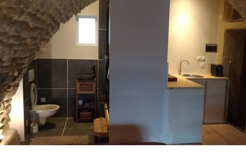 La Begude-de-Mazenc Apartamento | Cozy accommodation with beautiful stone vault, 30m2