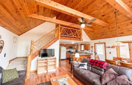 Inlet Cabina | Cozy Adirondack Mountain Cabin- Inlet, NY - Sleeps 9!